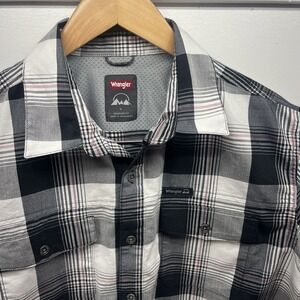 Wrangler Western Short Sleeve Button Down shirt Mens Size Large Black Plaid